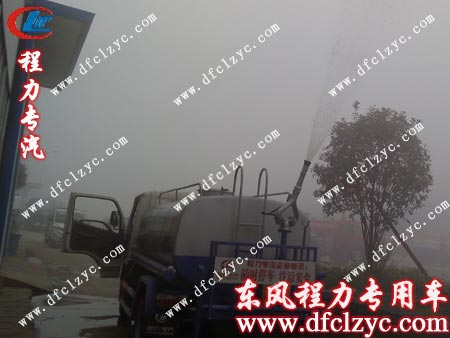 湖北程力東風(fēng)小霸王灑水車試水場(chǎng)景 湖北程力東風(fēng)小霸王灑水車試水場(chǎng)景