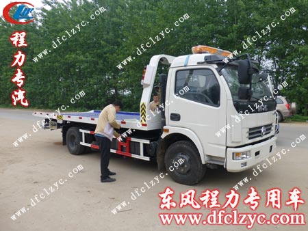 東風多利卡一拖二清障車