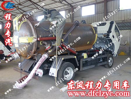 東風(fēng)小多利卡吸污車生產(chǎn)完畢進(jìn)入油漆車間 東風(fēng)小多利卡吸污車生產(chǎn)完畢進(jìn)入油漆車間