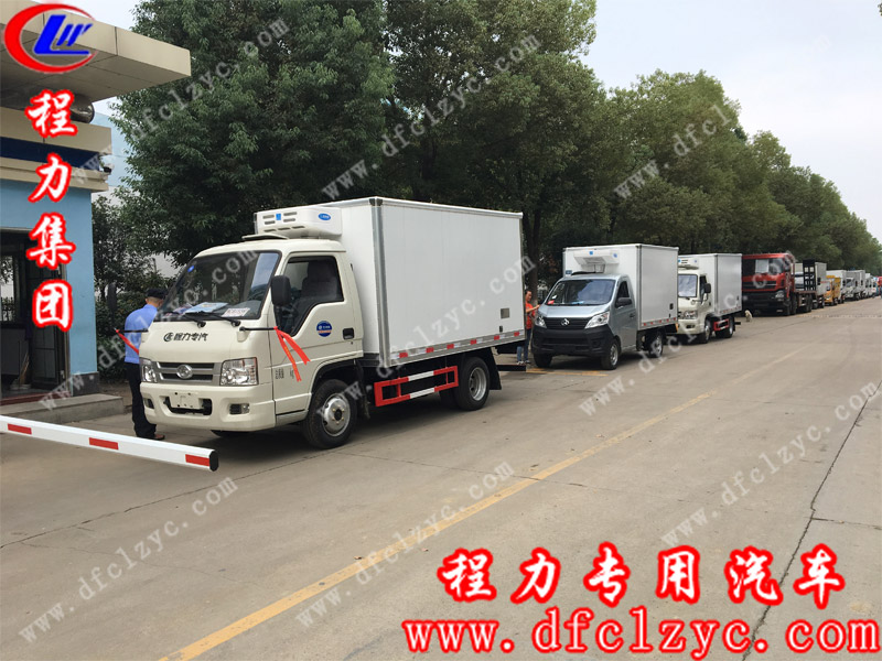 高總訂購(gòu)的程力集團(tuán)冷藏車(chē)準(zhǔn)備發(fā)車(chē)
