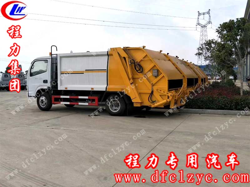 程力集團(tuán)壓縮垃圾車，整裝待發(fā)，出口海外