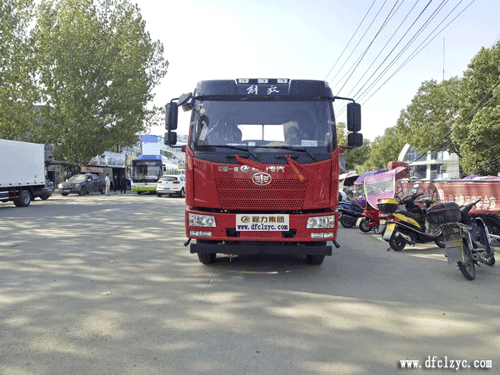 程力集團(tuán)解放J6平板運輸車