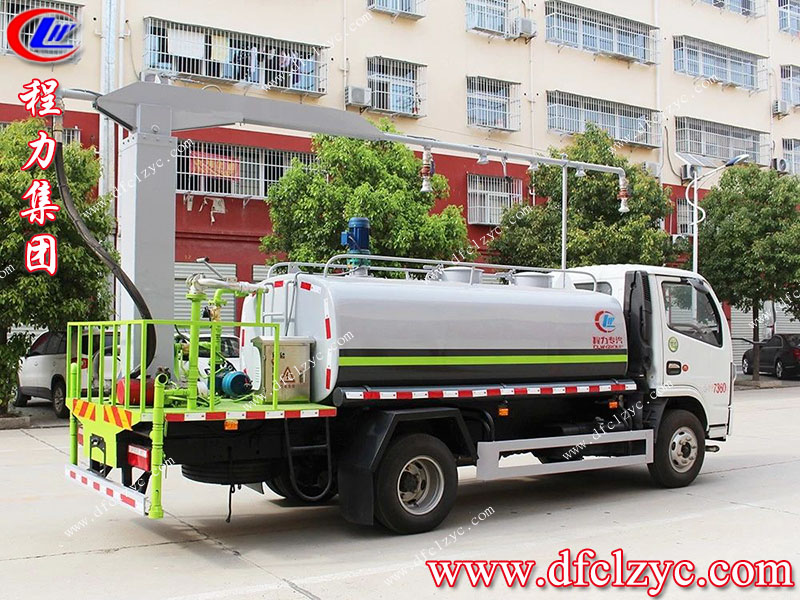 程力集團(tuán)車(chē)輛通過(guò)消毒車(chē)